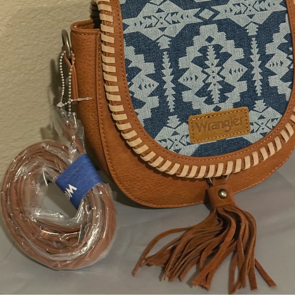 Wrangler‎ Denim & Brown Western Crossbody Bag Fringe Aztec Pattern NEW w/ Strap - Picture 4 of 5